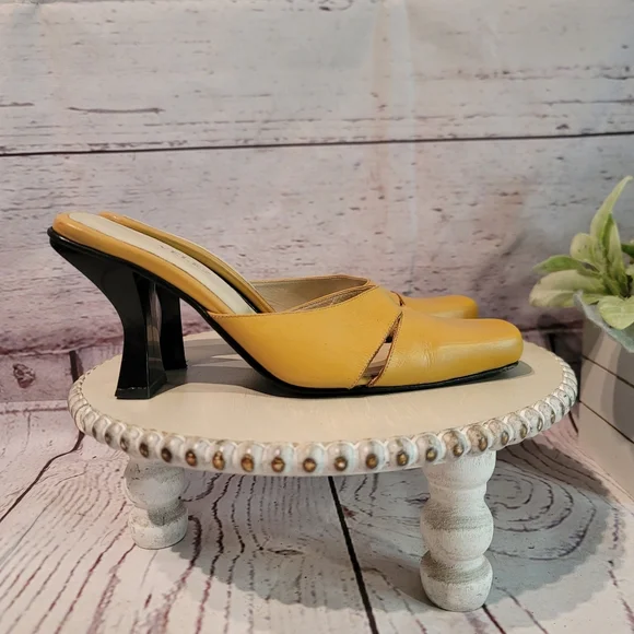 Velez Women's Camal Mustard Heeled Mules Size 36 / US 6 - Picture 5 of 13